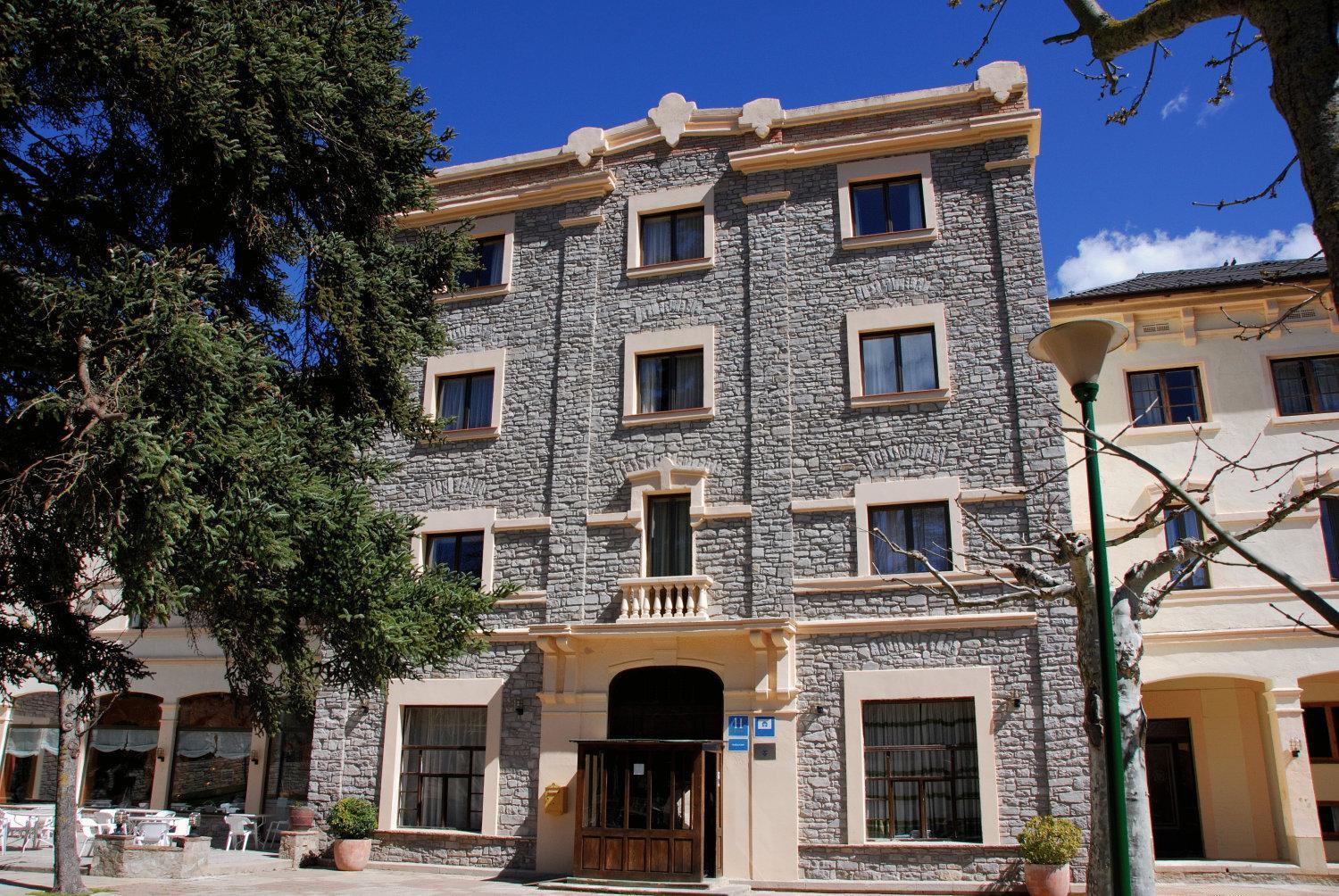 巴利福戈纳德留科尔布温泉酒店 Vallfogona De Riucorb 外观 照片